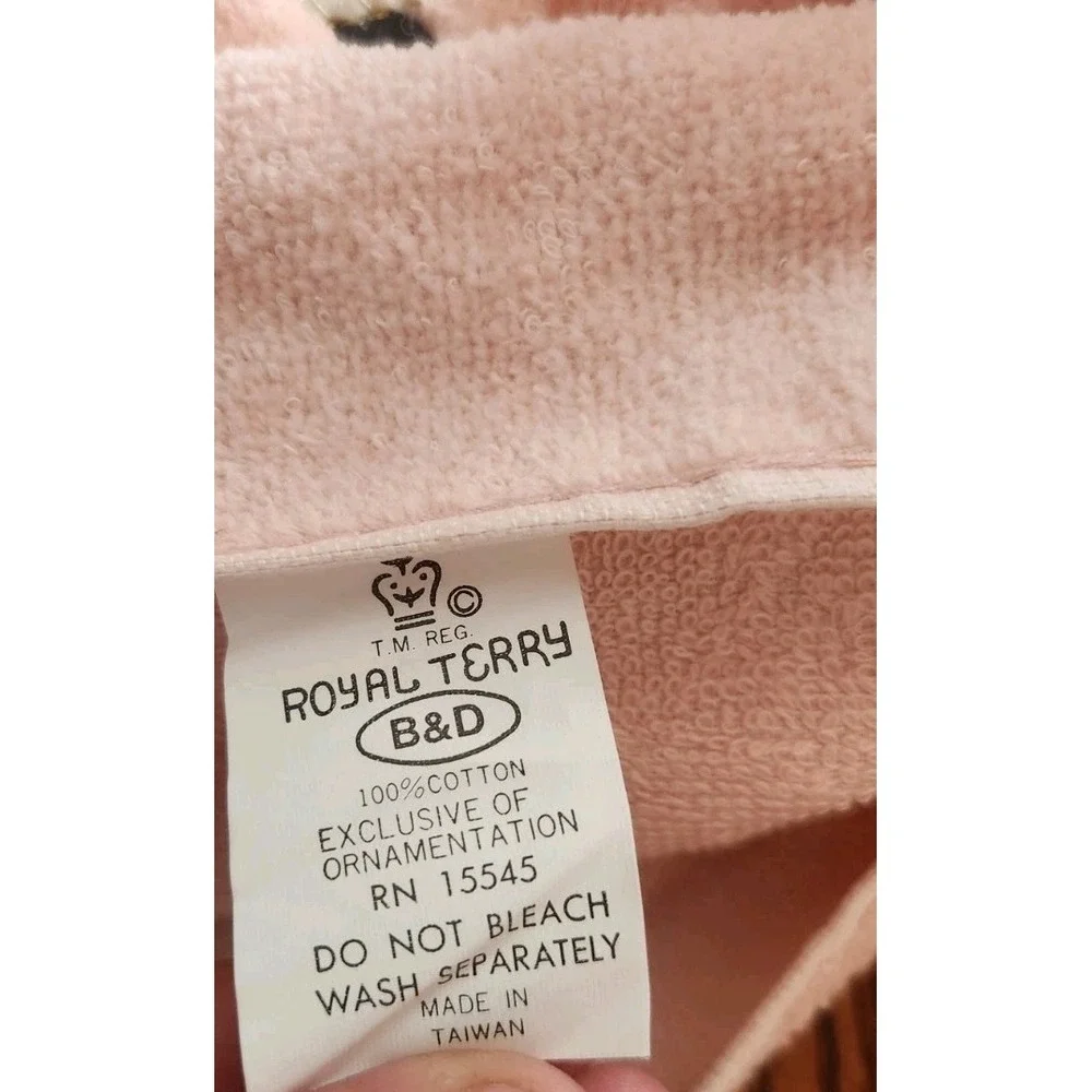 Set Of Four Pink Royal Terry Embroidered Christmas Hand Towels Made‎ In Taiwan